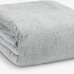 Plaid polaire Krattfiol 200 × 220 cm, gris – JYSK